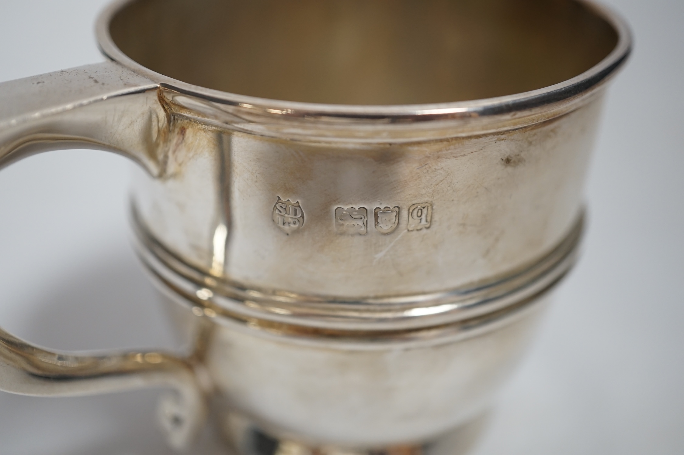 A George V silver christening mug, Stewart Dawson & Co Ltd, London, 1911, height 67mm, 4.8oz.